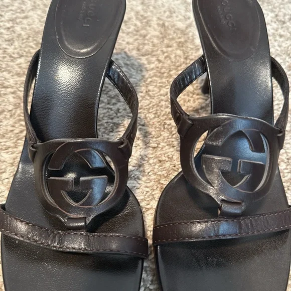 Gucci Women's Black Sandals with Logo Detail - Picture 2 of 8